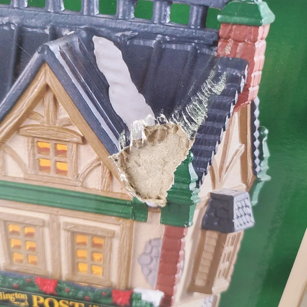 Lemax Caddington Post #85364 Porcelain Lighted Building New w/‎ Original Box